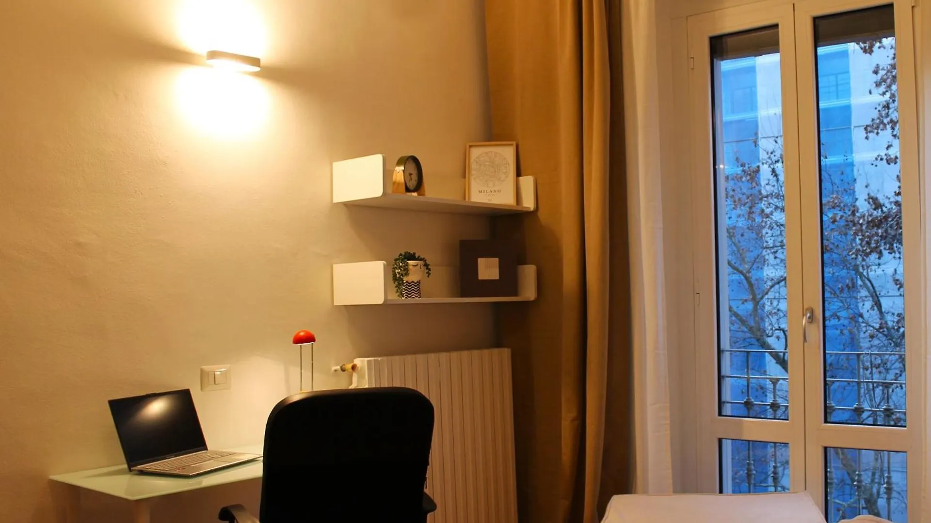 Apartment Elegant 2 Bedroom Apt - 10 Min To Duomo, 2 Min To Subway Milan
