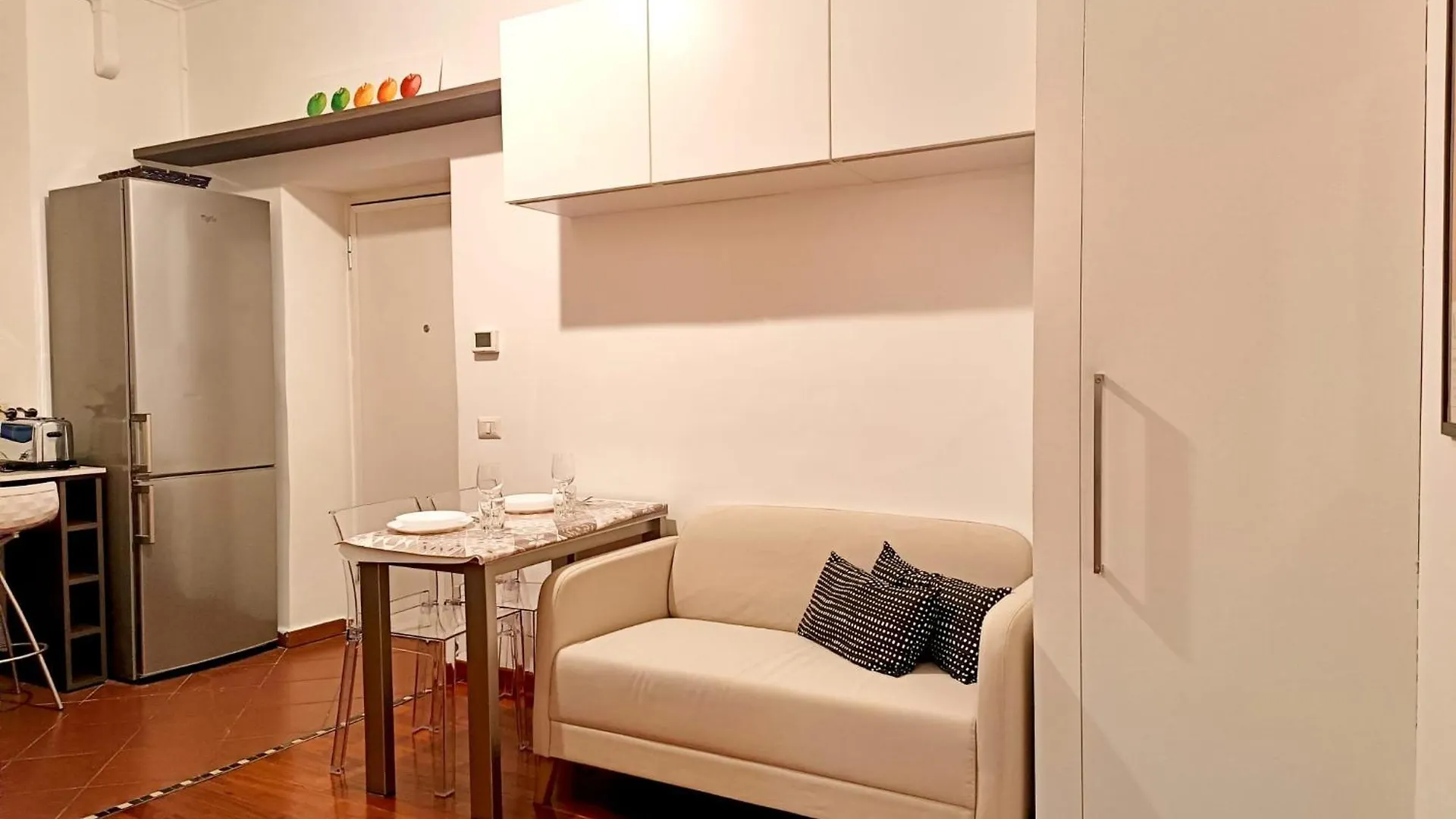 Elegant 2 Bedroom Apt - 10 Min To Duomo, 2 Min To Subway Milan Italy