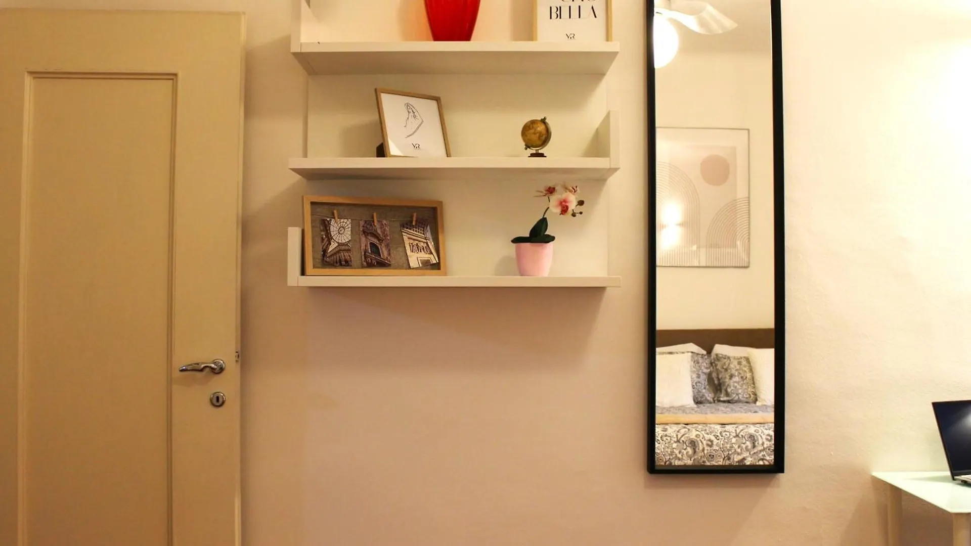 Elegant 2 Bedroom Apt - 10 Min To Duomo, 2 Min To Subway Milan Apartment