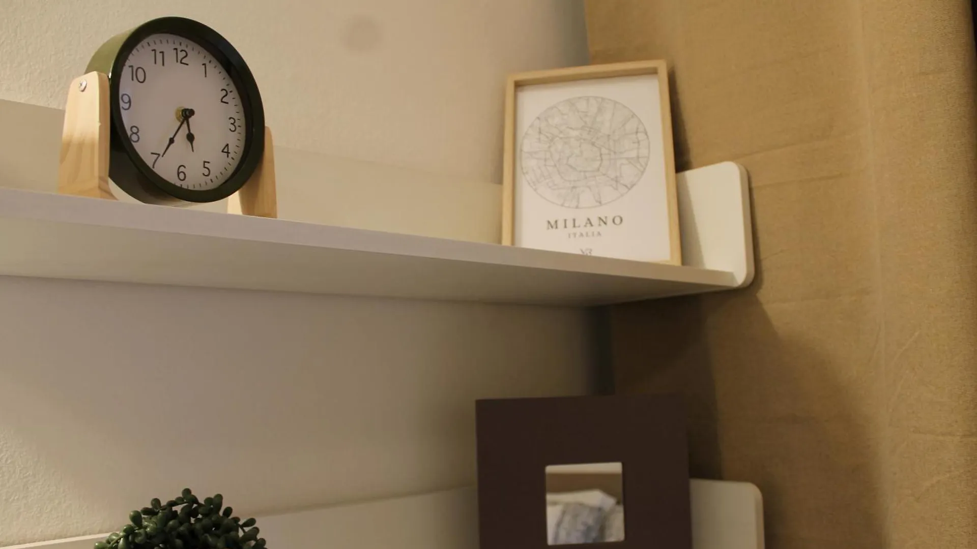 Elegant 2 Bedroom Apt - 10 Min To Duomo, 2 Min To Subway Milan