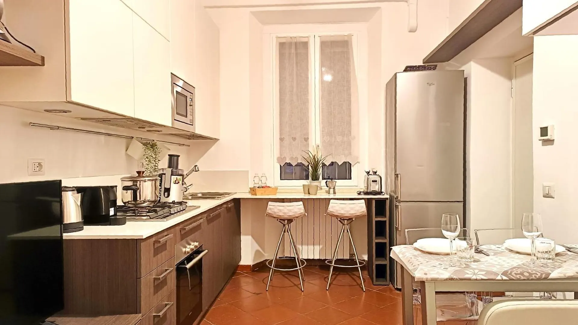 Elegant 2 Bedroom Apt - 10 Min To Duomo, 2 Min To Subway Milan 0*,  Italy