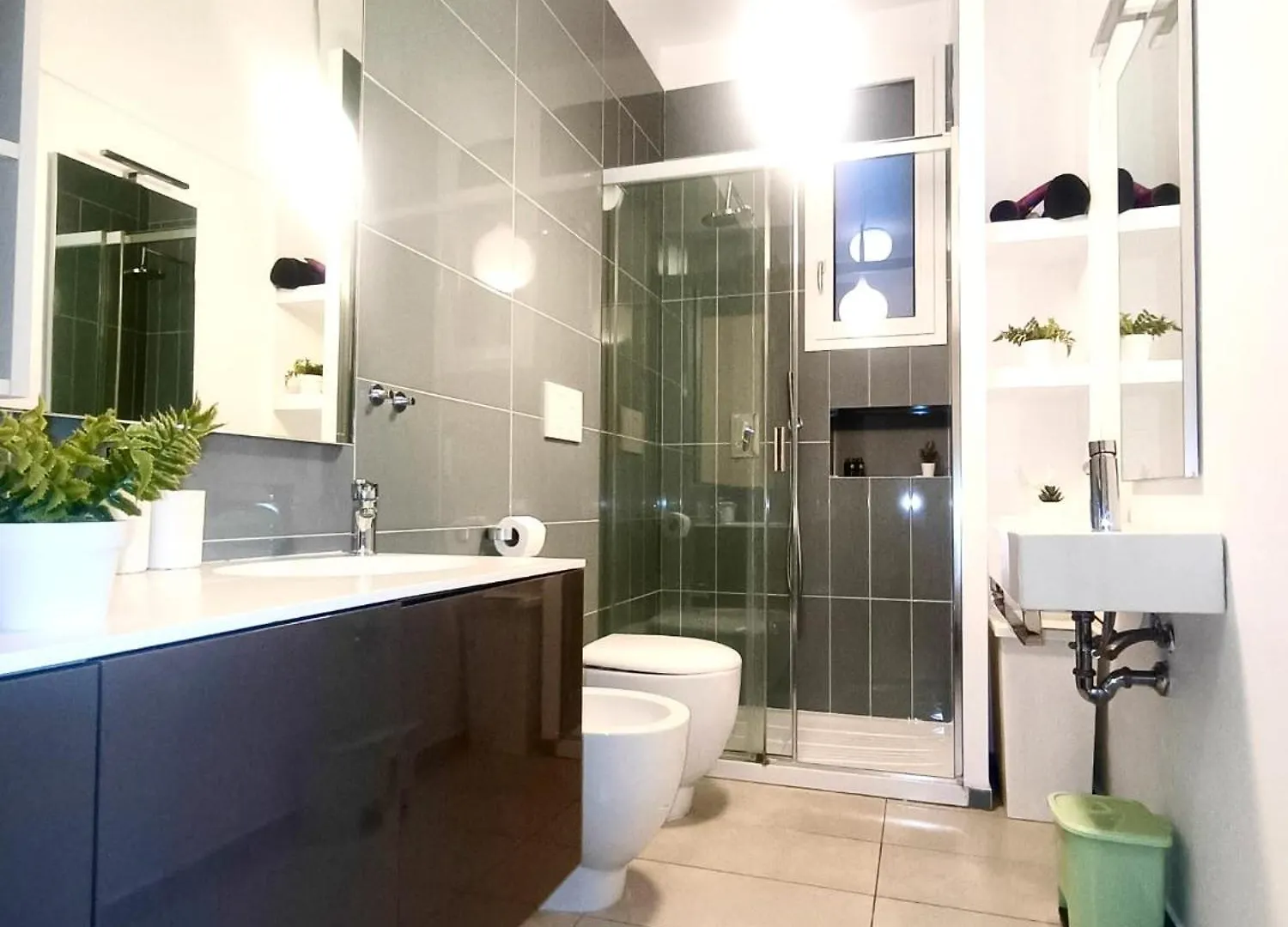 Elegant 2 Bedroom Apt - 10 Min To Duomo, 2 Min To Subway Milan